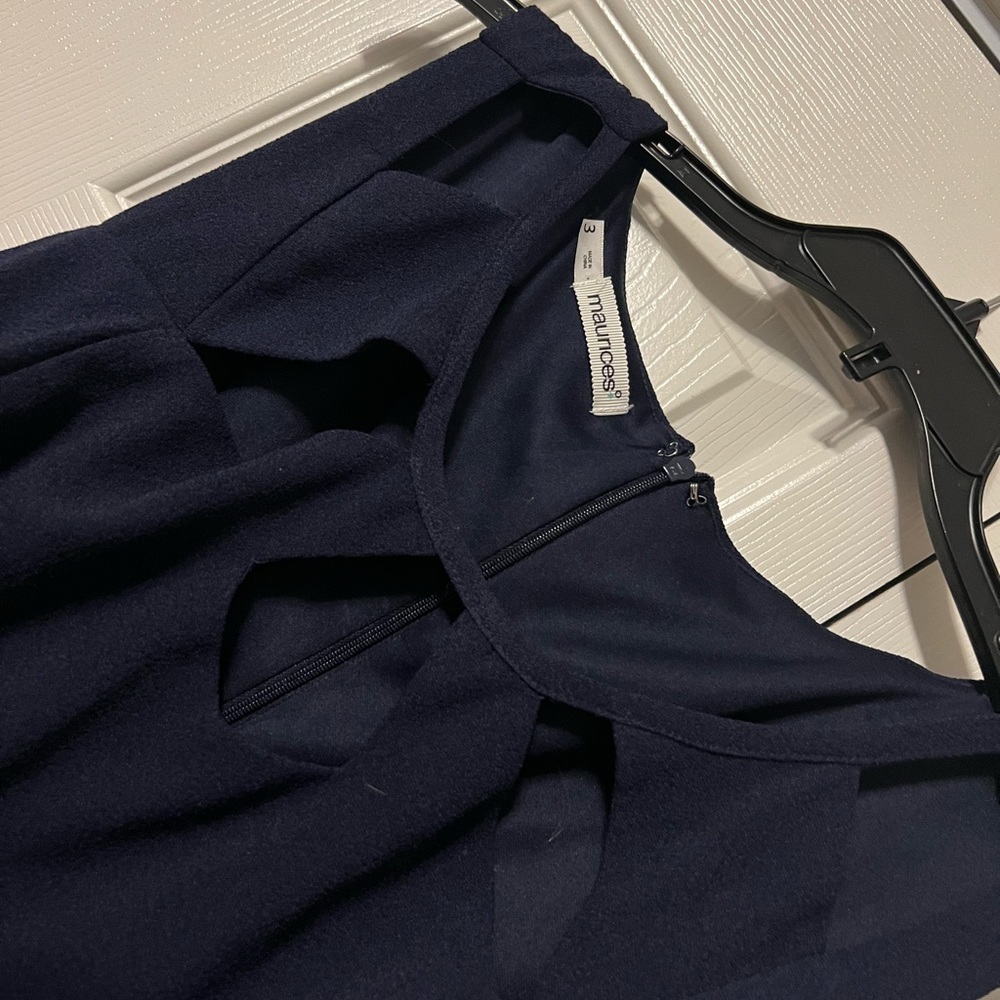 Navy blue mid length dress with pockets!